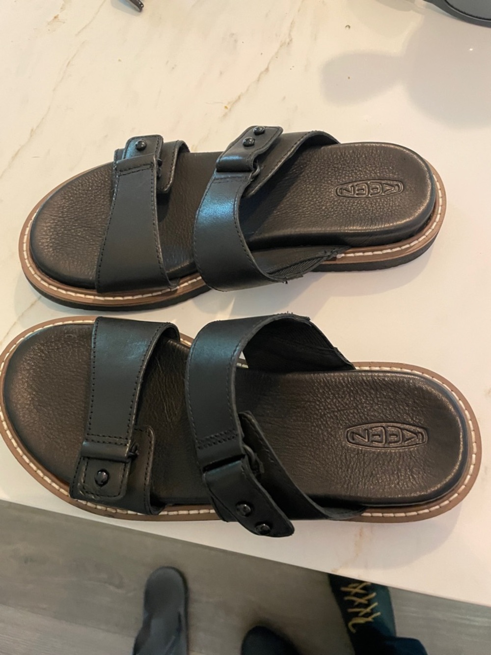 Keen Black Double-Strap Slide Sandals with Contrast Stitching Women’s 5.5